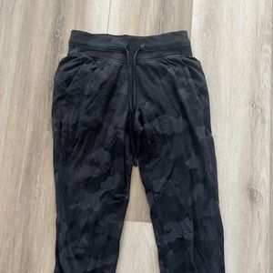 Cameo align joggers size 4 lululemon